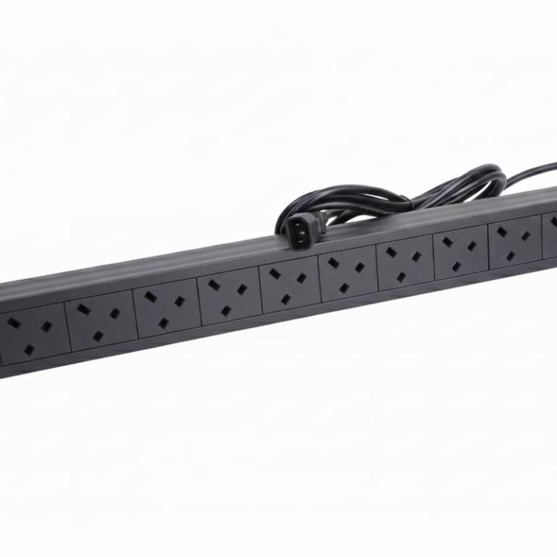 AMT 10-WAY UK PDU WITH C14 PLUG