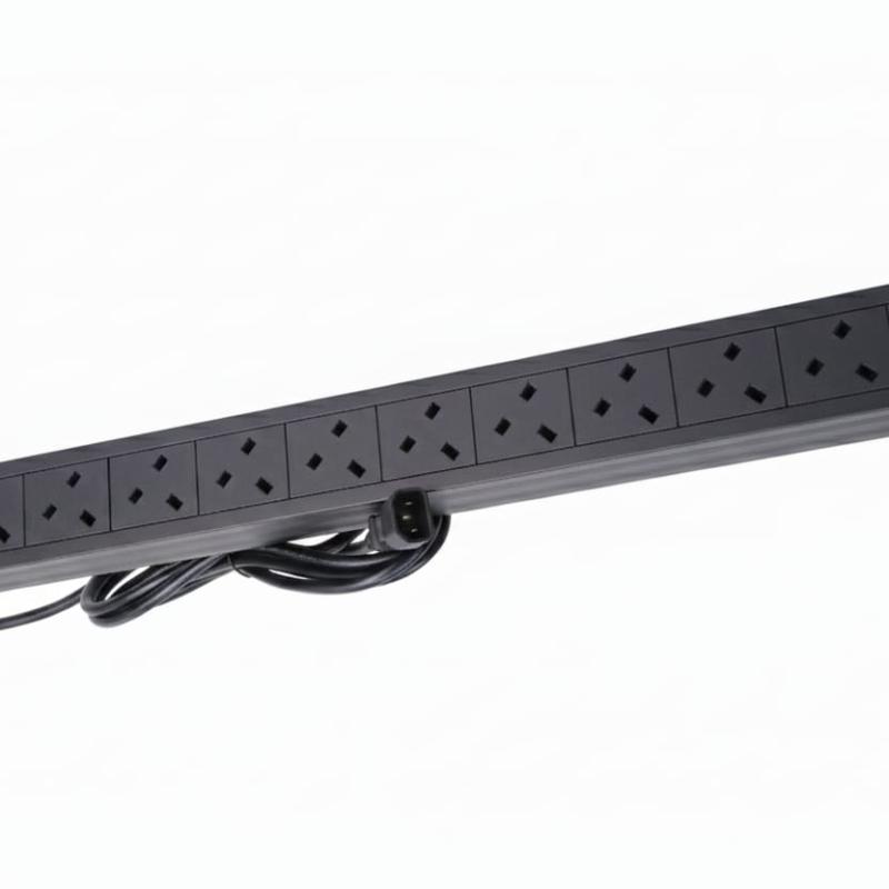 AMT 10-WAY UK PDU WITH C14 PLUG